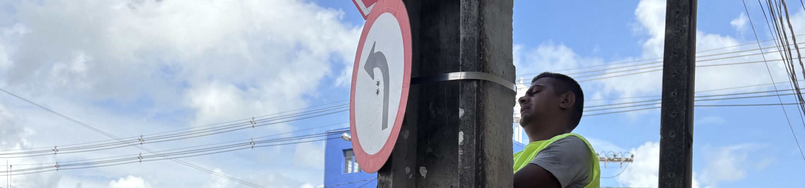 Semob realiza instalação de placas de sinalização em diversos pontos de Santa Rita